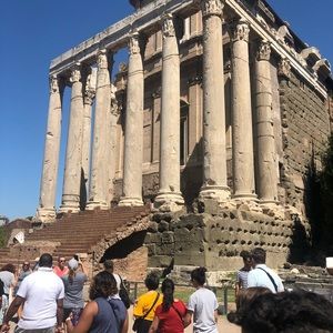 Meet your Posher, Gloria